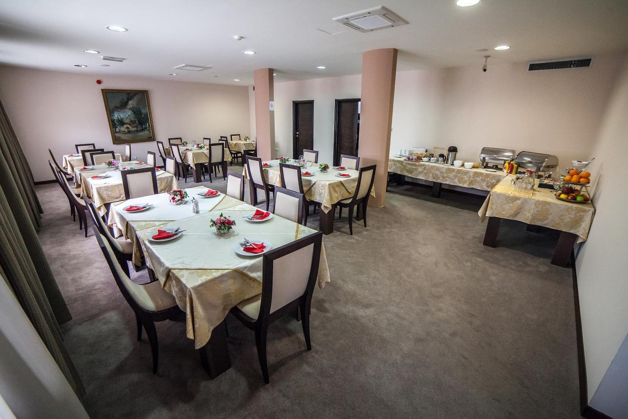 Hotel Terminus Podgorica Luaran gambar