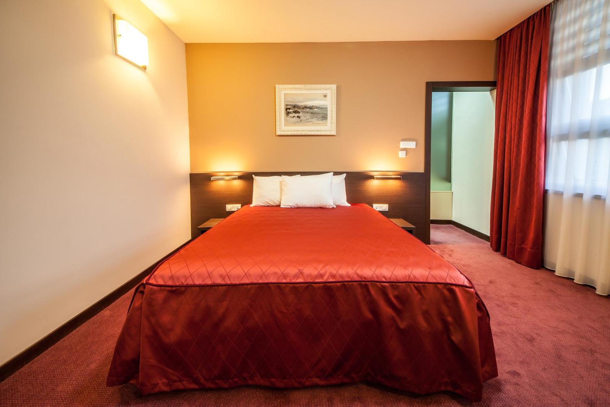 Hotel Terminus Podgorica Luaran gambar