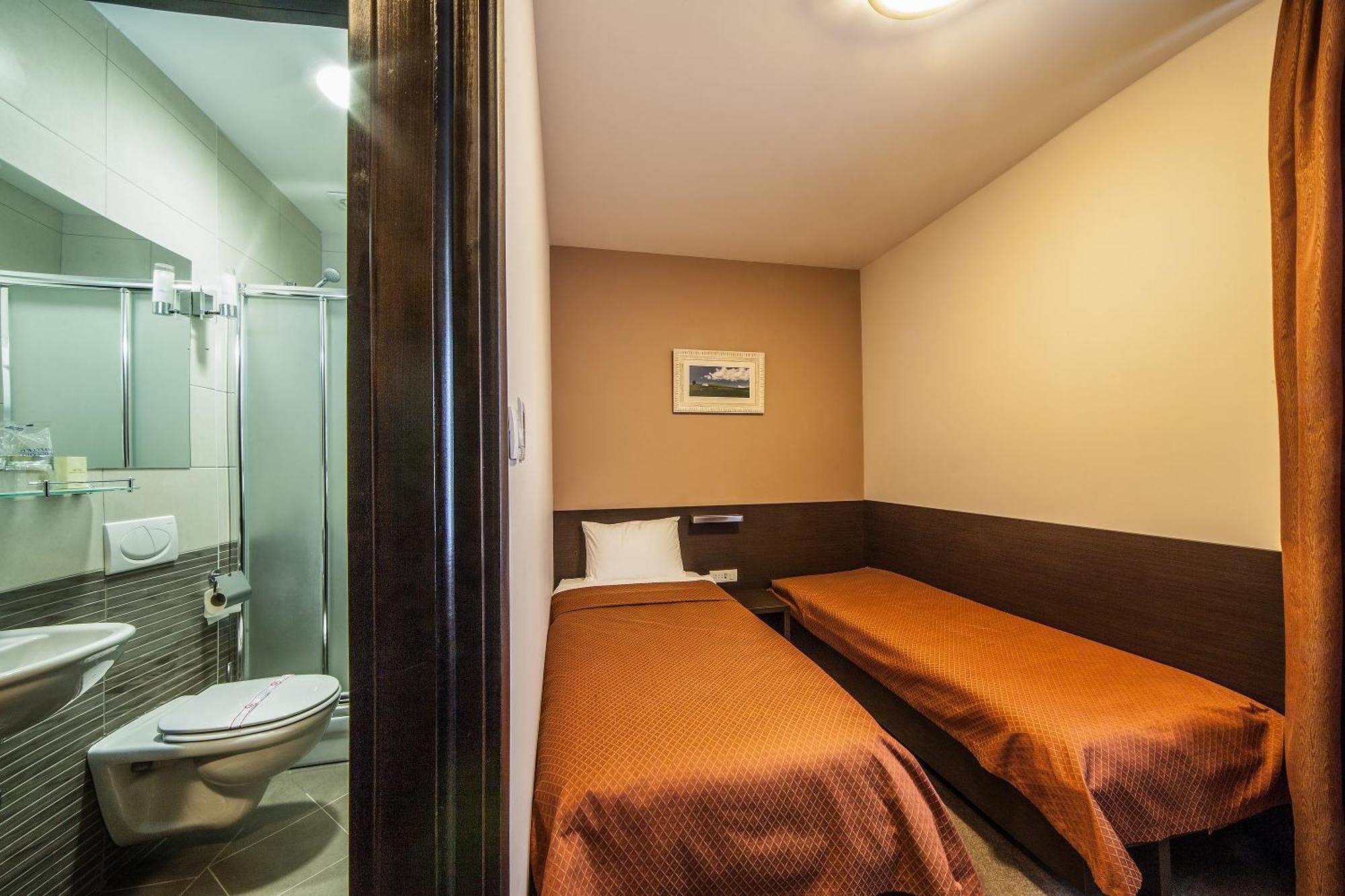 Hotel Terminus Podgorica Luaran gambar