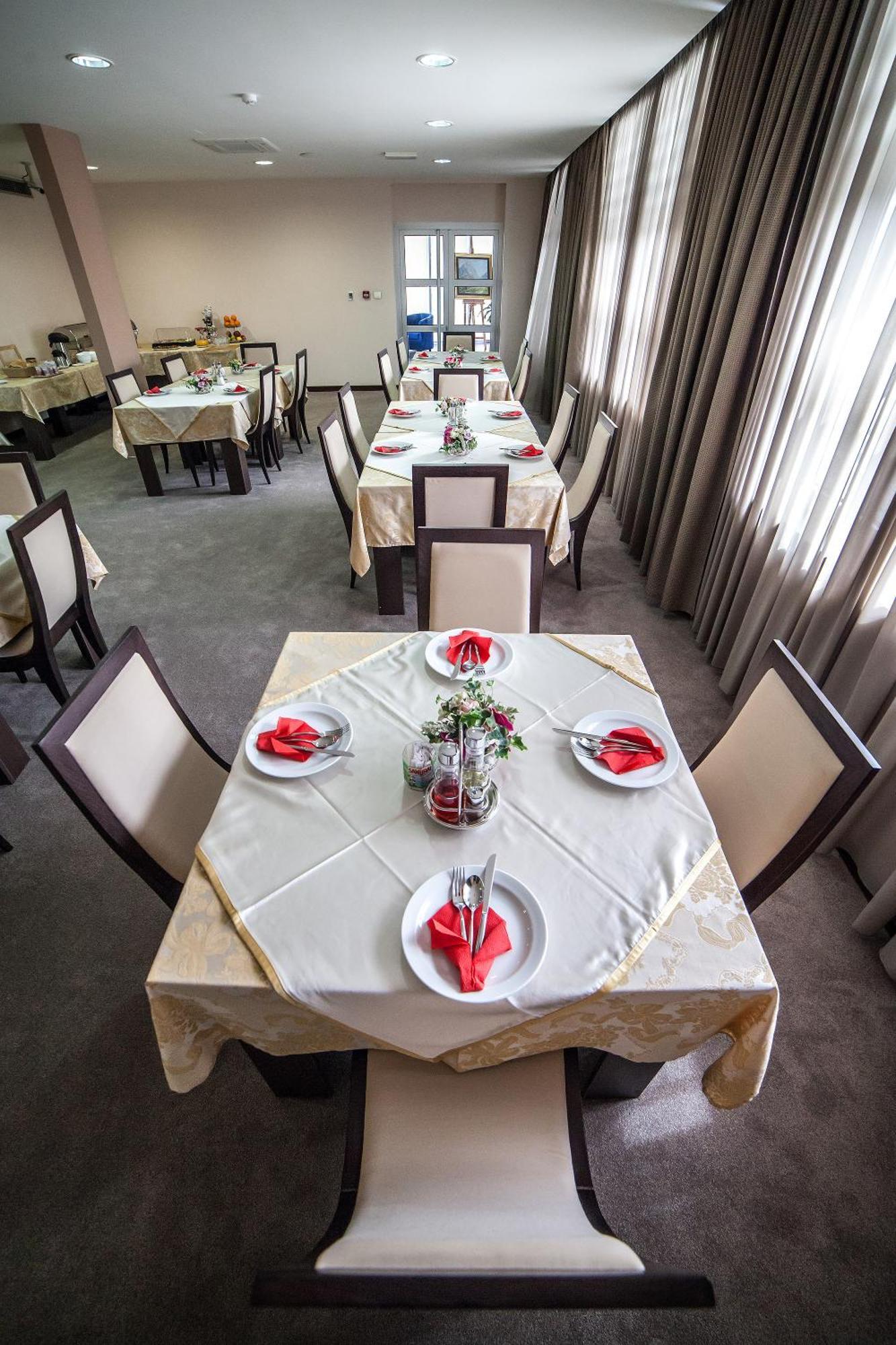 Hotel Terminus Podgorica Luaran gambar