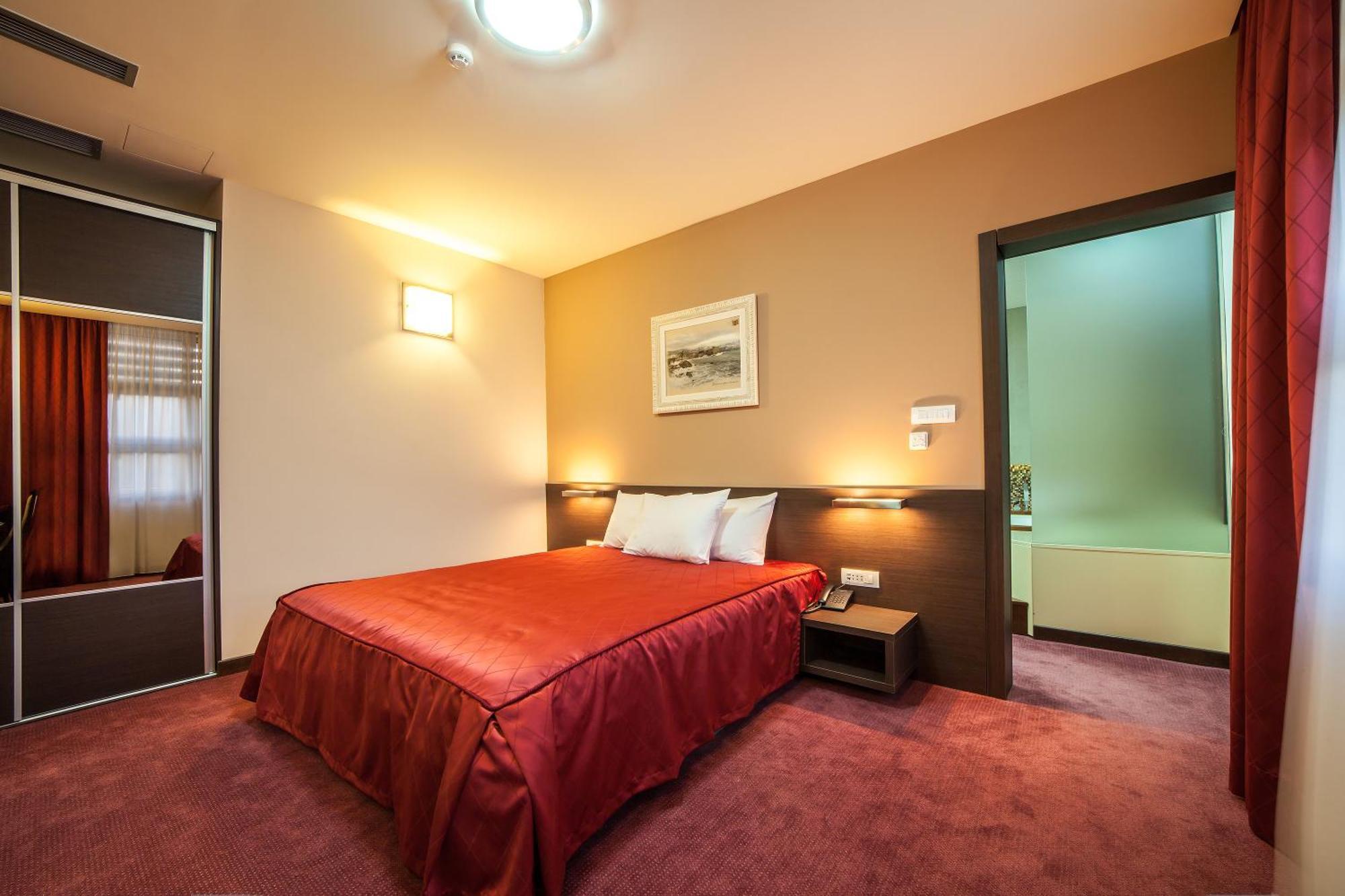 Hotel Terminus Podgorica Bilik gambar