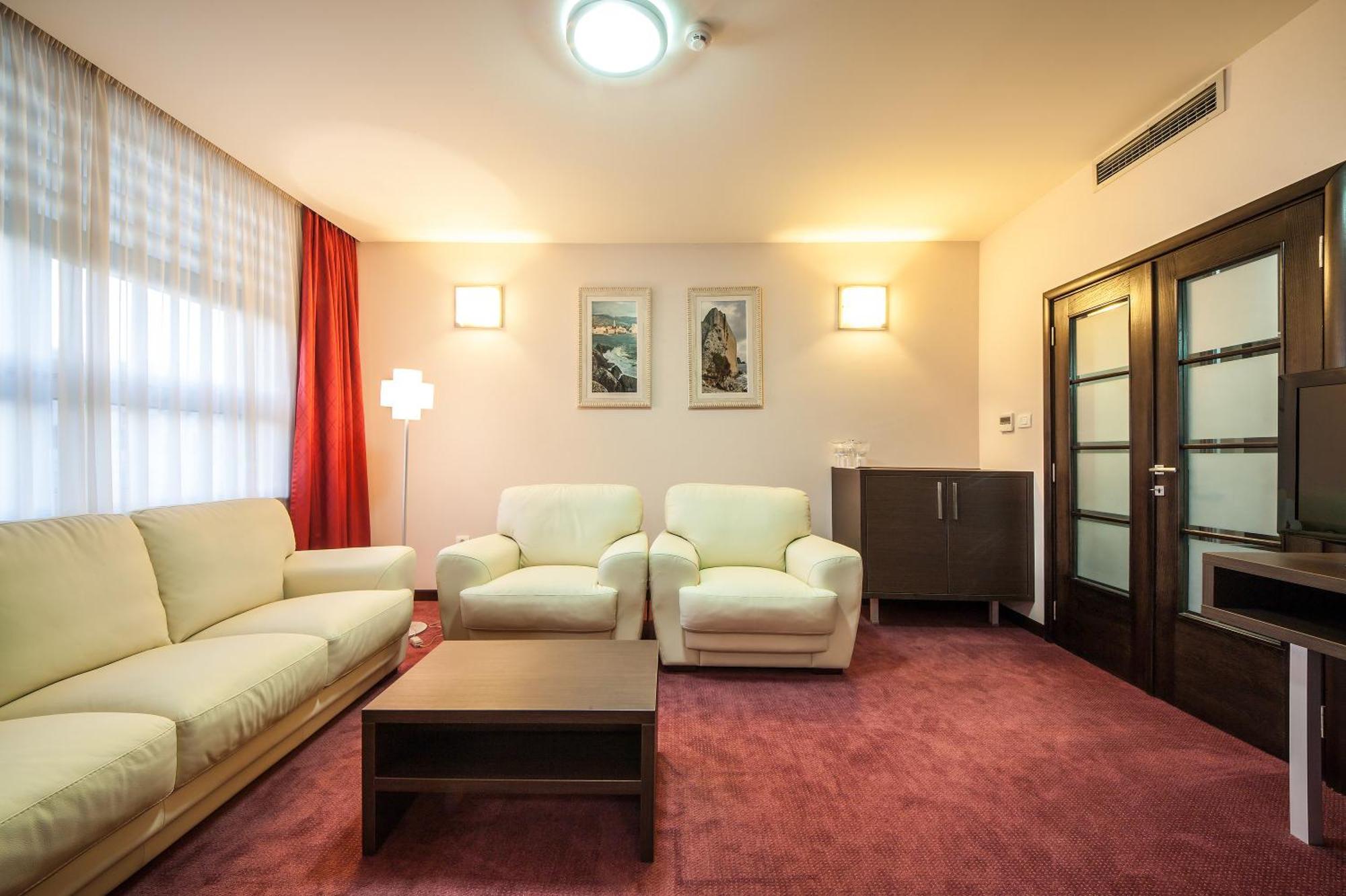 Hotel Terminus Podgorica Bilik gambar