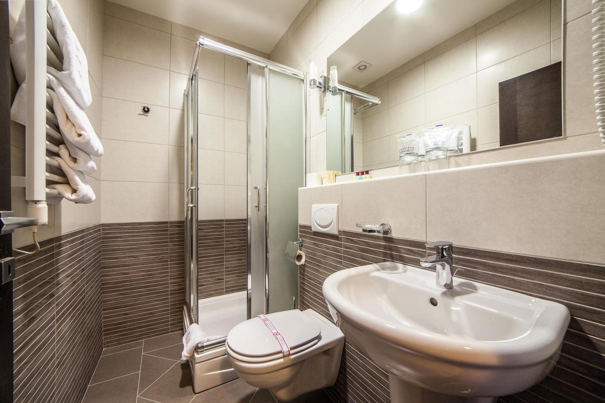 Hotel Terminus Podgorica Bilik gambar