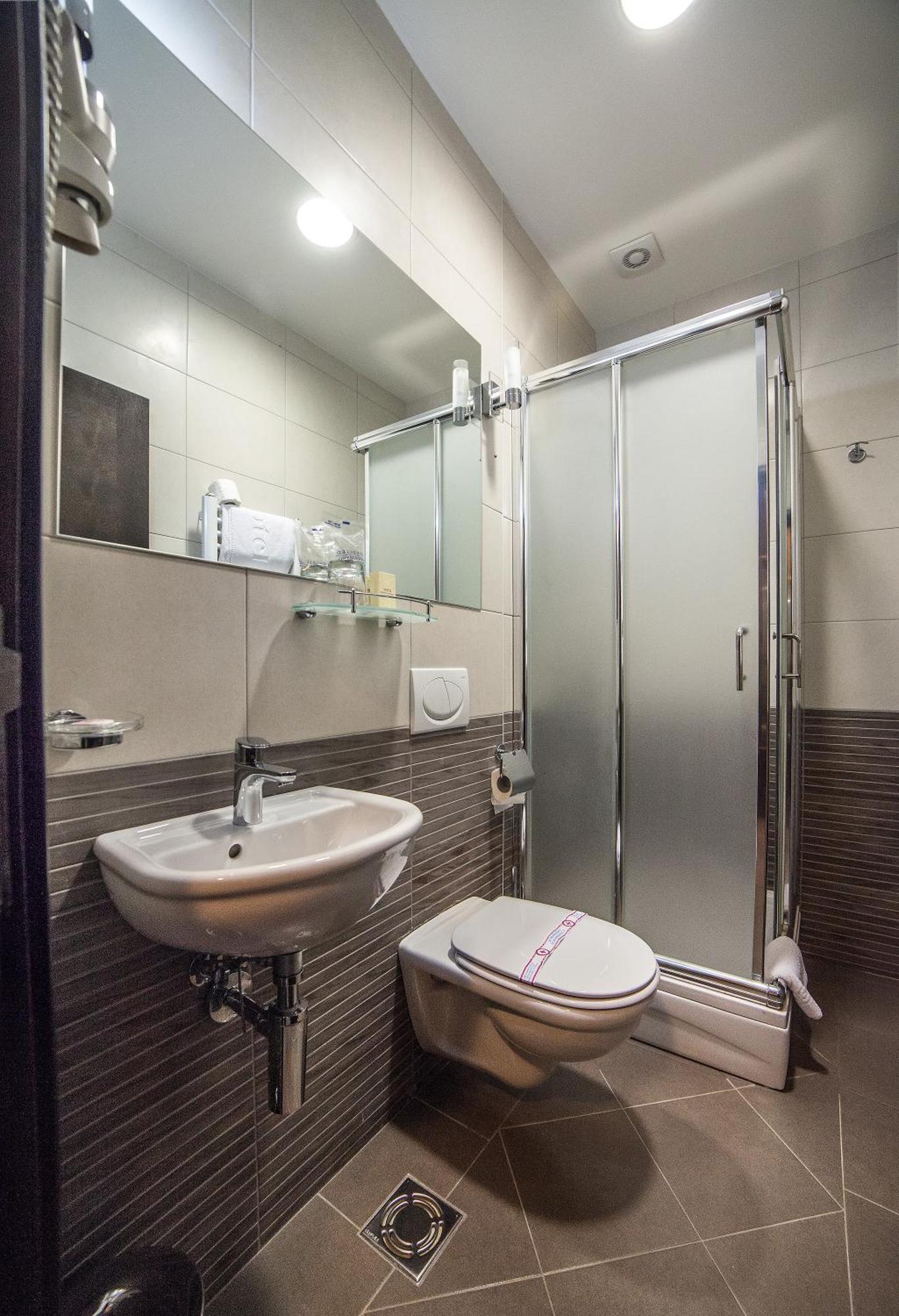 Hotel Terminus Podgorica Bilik gambar